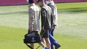 Suárez abandonó el entrenamiento de este miércoles tras sentir molestias en su pierna izquierda.