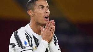Ministro de Deportes italiano asegura que Cristiano Ronaldo 'violó' protocolo anticovid y el luso le responde.