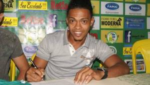 Víctor Moncada firmó contrato con el Juticalpa FC. FOTO: Redes sociales Juticalpa FC