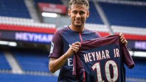 Neymar fue presentado ayer por el PSG de la Ligue 1 de Francia.