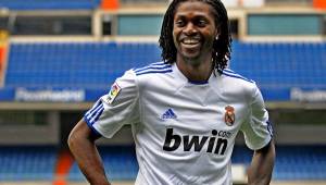 Emmanuel Adebayor jugómedio semestre con el Real Madrid, donde anotó ocho goles en 22 juegos.