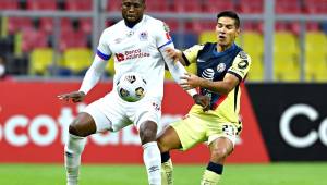 Yustin Arboleda lesionó al 'Chucho' López durante el juego de vuelta de los octavos de final de la Champions de Concacaf.