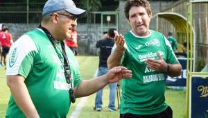 El entrenador del Marathón, Héctor Vargas, estaba molesto y no quería que le sacaran fotos.