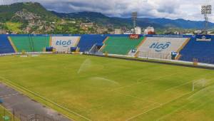 Uno de los mayores problemas que presenta actualmente el estadio Nacional es su gramilla.