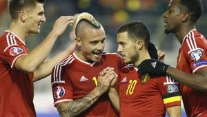 Nainggolan celebrando con Hazard en las eliminatorias rumbo a Rusia 2018.