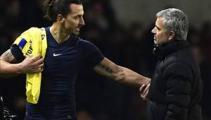 Mourinho, técnico del Manchester United, dijo que Ibrahimovic regresará este 2017 a la actividad. Foto AFP