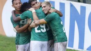 El Marathón está venciendo sin problemas al Platense y tiene la ventaja que los escualos se han quedado con dos hombres menos en el partido.