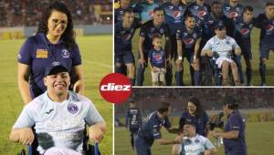 Víctor Romero en el momento en que compartió con los jugadores de Motagua.