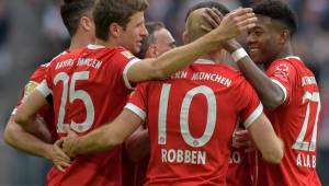 Bayern Munich se dio un festín esta mañana ante el Hamburgo. FOTOS: AFP