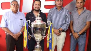 Ejecutivos de Cervecería Hondureña y periodistas de DIEZ dieron la bienvenida a la Copa SalvaVida.
