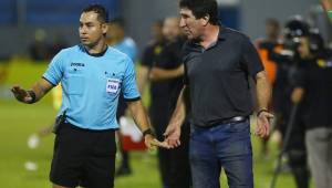 El entrenador del Marathón, Héctor Vargas, dispara contra el arbitraje y acusa al línea de dejar con vida al Real España para el juego de vuelta. Foto DIEZ