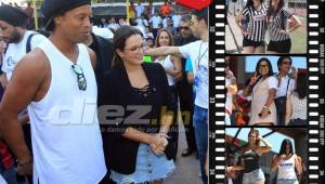 Ronaldinho aterrizó este viernes en Tegucigalpa para jugar mañana domingo el Juego por la Paz entre Motagua y Real España. Desde que bajó del avión ha sido 'escoltado' por un séquito de lindas modelos.