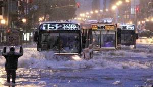 La ciudad de Buenos Aires ha sido un caos este sábado por un diluvio que hizo suspender el clásico Boca-River.