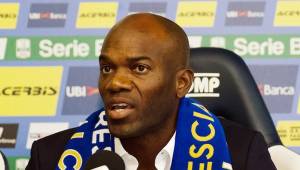 David Suazo fue separado del Brescia esta semana y la Fenafuth no le ofrece el puesto, solo de asistente técnico.