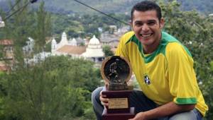 Carlos Paes de Oliveira regresó al fútbol profesional de Honduras después de nueve años.