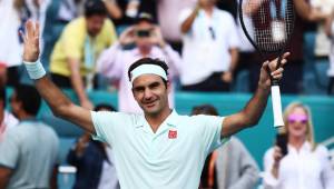 El suizo Roger Federer avanzó a cuartos de Masters 1000 de Miami tras imponerse al ruso al ruso Daniil Medvedev.
