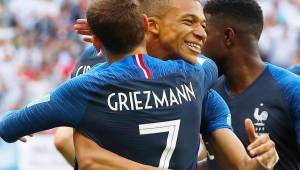 Antoine Griezmann y Kylian Mbappé celebran los goles con los que eliminaron a los argentinos. Fotos EFE