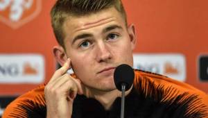 De Ligt está concentrado con la selección de Holanda y dejó en el aire su futuro.