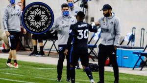 El hondureño, Romell Quioto, se saluda con Thierry Henry, entrenador que hoy anunció su salida del CF Montreal de Canadá. Foto Morgan Tencza -Canada Soccer