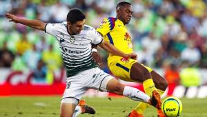 El América y el Santos se enfrentan en un partidazo en el estadio Azteca donde las águilas ocupan dos goles más para clasificar. Foto AFP