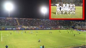 Jugadores de la Bicolor se quejaron del césped del estadio de Tegucigalpa.