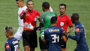 El partido Motagua vs Olimpia terminó en polémica por agresiones entre jugadores y entrenador. La Comisión de Disciplina solamente aplicó multas.