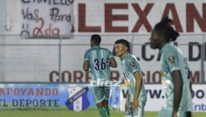 La pancarta que la afición del Honduras Progreso le dedicó a Edder Delgado. FOTOS: Neptalí Romero.