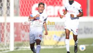 Jose Mario Pinto tiene ganando el clásico ante el Motagua, donde el volante remató de pierna derecha y venció a Rougier.