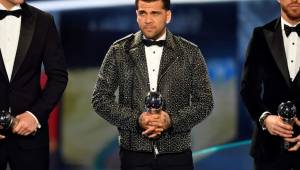 Dani Alves dice que los jugadores del Barcelona están preparados viajar a Zúrich a la Gala del premio The Best y regresar para el partido del miércoles en Copa del Rey. Foto AFP