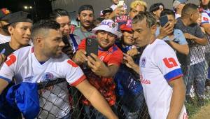 El futbolista Javier Portillo fue toda una celebridad para los aficionados del Olimpia en Charlotte, Carolina del Norte donde empataron ante Motagua. Fotos Luis Zavala