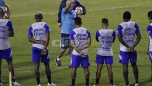 Fabián Coito puso en marcha la preparación para los tres partidos que duisputará este mes la Bicolor.