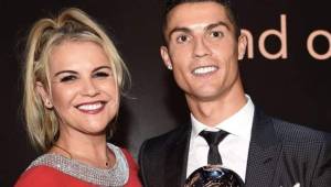 Katia Aveiro, hermana de Cristiano Ronaldo, confesó que su infancia dormía en una cama que estaba sostenida por ladrillos.