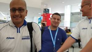 Nolberto (camisa azul) y Elvin (camisa blanca) esperan celebrar la clasificación de Honduras al Mundial de Rusia.
