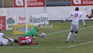 El delantero Yustin Arboleda fue el encargado de anotar el primer gol del Olimpia en el estadio Nacional. Solo en el área remató y venció a Mendoza.