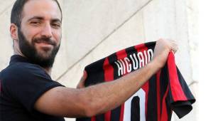 Gonzalo Higuaín lucirá la camisa con el número 9 en el AC Milan.