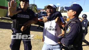 Detenido el DT Esperanzano por reclamos al arbitro, no obedecer a la autoridades policiales.Foto Diez