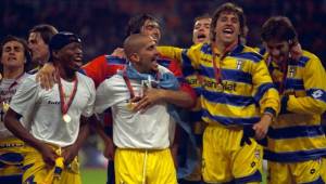 Parma es uno de los clubes más exitosos de hace dos décadas. Se declaró en la quiebra en este 2015 y terminó desapareciendo por culpa de las deudas.
