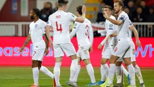 Inglaterra ya estaba clasificado a la Eurocopa 2020, pero no tuvo piedad ante Kosovo. FOTO: AFP.