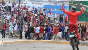 Las barras han venido a generar problemas en los estadios de nuestro país.