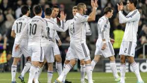Cristiano Ronaldo anotó el primer gol y celebra con sus compañeros.Foto AFP