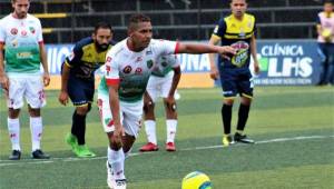 El extraño momento que se vivió en el fútbol de Costa Rica dejó al panameño expulsado. (Foto: Carmelita)