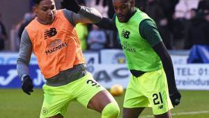 Emilio Izaguirre previo al juego junto con el francés Olivier Ntcham.