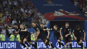 Croatia's players celebrate winning the penalty shootout during the Russia 2018 World Cup quarter-final football match between Russia and Croatia at the Fisht Stadium in Sochi on July 7, 2018. / AFP PHOTO / Kirill KUDRYAVTSEV / RESTRICTED TO EDITORIAL USE - NO MOBILE PUSH ALERTS/DOWNLOADS