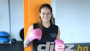La exboxeadora hondureña Ángela Miranda ahora es entrenadora personal en un gimnasio de la capital. Fotos Ronal Aceituno.
