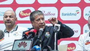 El técnico de la selección de Panamá no ocultó su felicidad por estar con el equipo. (Foto: EFE)