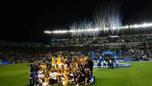 Tigres' players celebrate with the trophy after winning the final match against Leon and the 2019 Mexican Clausura tournament at the Leon stadium on May 26, 2019, in Leon state of Guanajuato, Mexico. (Photo by PEDRO PARDO / AFP)