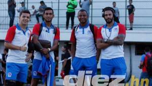 Jonatha Ferrari estuvo presente en el estadio Excélsior, pero no fue tomado en cuenta por una lesión. FOTO: Neptali Romero.