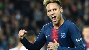 Paris Saint-Germain's Brazilian forward Neymar Jr celebrates after scoring a goal during the French L1 football match between Paris Saint Germain and Reims, on September 26, 2018 at the Parc des Princes stadium in Paris. / AFP PHOTO / Anne-Christine POUJOULAT