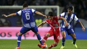 El delantero hondureño Jonathan Rubio del Gil Vicente de Portugal en el partido contra el Porto en la Copa portuguesa. FOTO: AFP