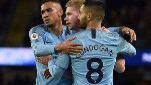 Manchester City's Belgian midfielder Kevin De Bruyne (C) celebrates with teammates after his cross is deflected in for their third goal during the English Premier League football match between Manchester City and Wolverhampton Wanderers at the Etihad Stadium in Manchester, north west England, on January 14, 2019. (Photo by Paul ELLIS / AFP) / RESTRICTED TO EDITORIAL USE. No use with unauthorized audio, video, data, fixture lists, club/league logos or 'live' services. Online in-match use limited to 120 images. An additional 40 images may be used in extra time. No video emulation. Social media in-match use limited to 120 images. An additional 40 images may be used in extra time. No use in betting publications, games or single club/league/player publications. /